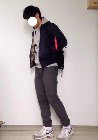 シュプリームパーカーコーデ2