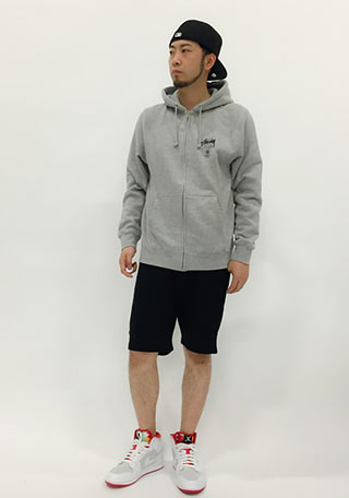 STUSSYパーカーコーデ3