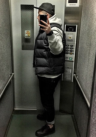 STUSSYパーカーコーデ5