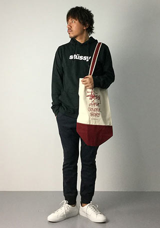 STUSSYパーカーコーデ1