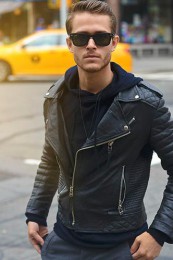 パーカーの着こなし (4)