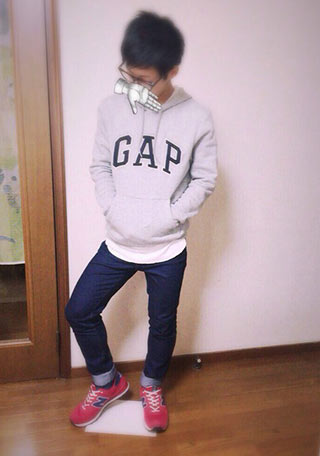 GAPパーカーコーデ1