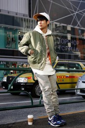 パーカーの着こなし (8)