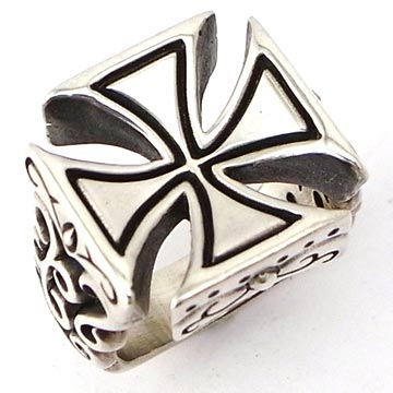 ビッグブラックマリア指輪2