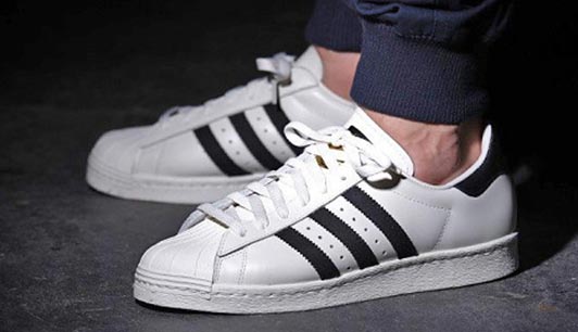 アディダススニーカー1