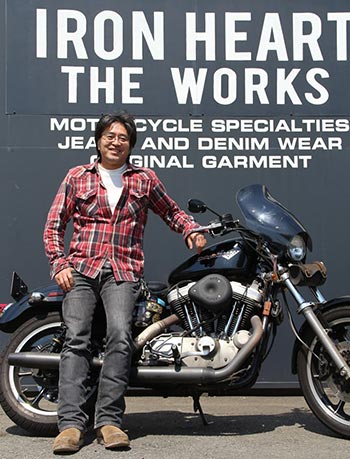 アイアンハート-ジーンズ着用1