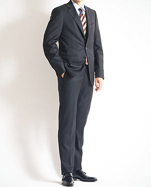 イザイアスーツ