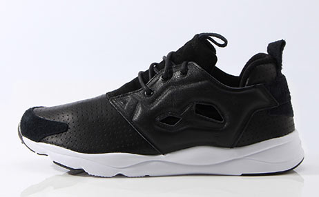 リーボックスニーカー3