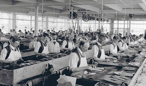 クロケット＆ジョーンズ工場内