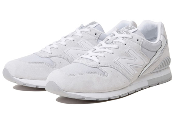 ニューバランス スーツスニーカー