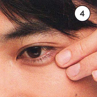 男性 ファンデーションの塗り方2