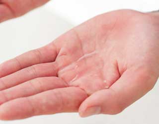 男性 化粧水の使い方