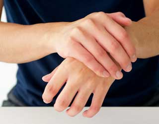 男性 化粧水の使い方5